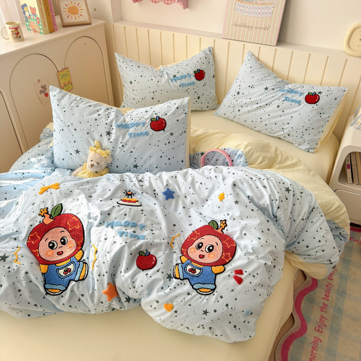 91家纺网 家纺一手货源 找家纺 欣宜家纺 2026新款云朵棉毛巾绣床上四件套卡通被套床单学生宿舍三件套 苹果小星