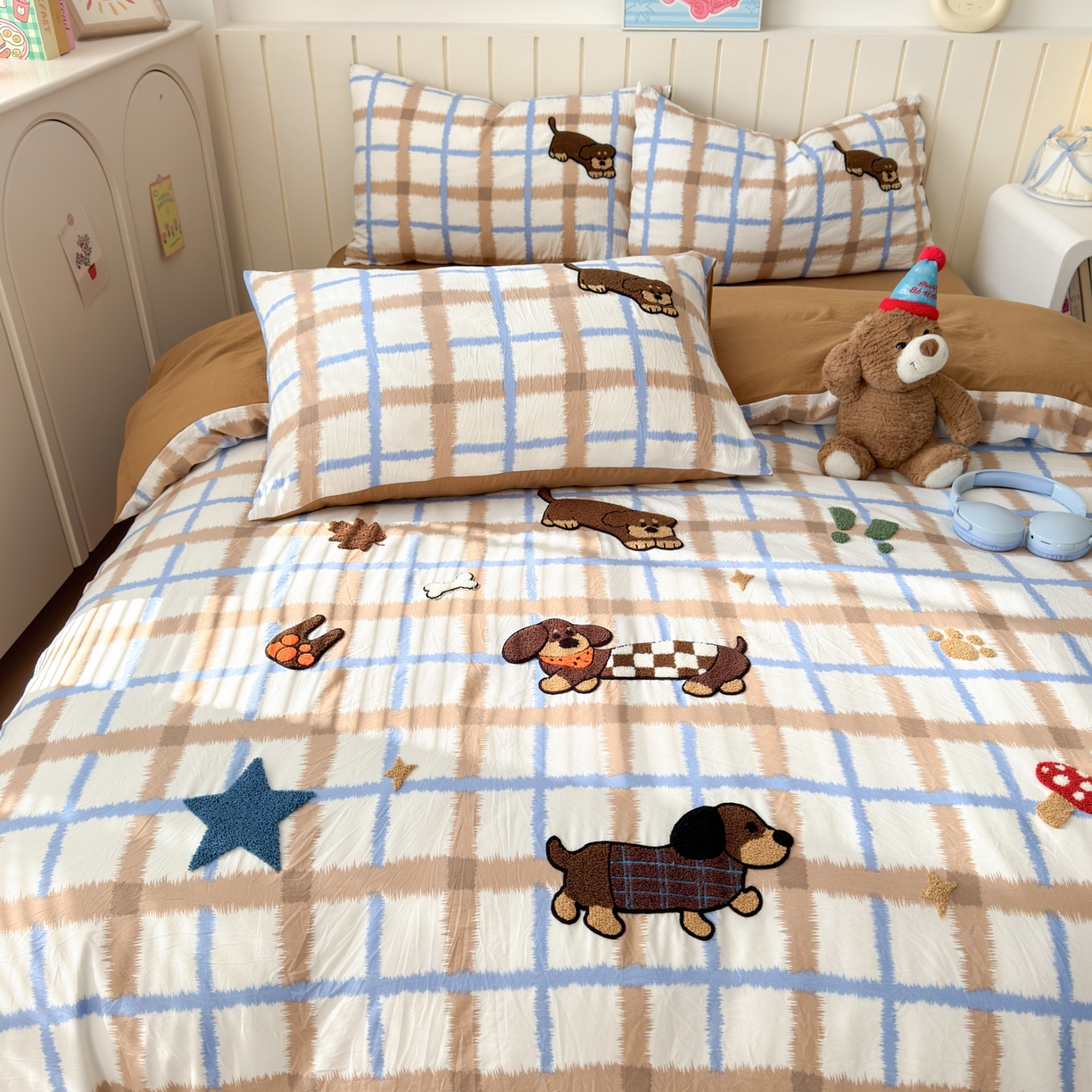 91家纺网 家纺一手货源 找家纺 欣宜家纺 2026新款云朵棉毛巾绣床上四件套卡通被套床单学生宿舍三件套 小狗汪汪