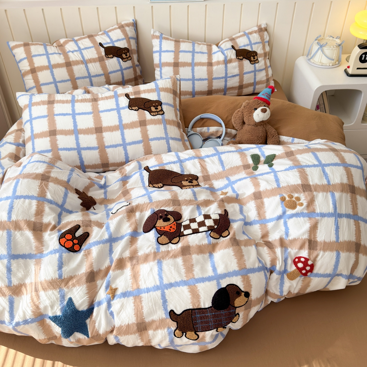 91家纺网 家纺一手货源 找家纺 欣宜家纺 2026新款云朵棉毛巾绣床上四件套卡通被套床单学生宿舍三件套 小狗汪汪