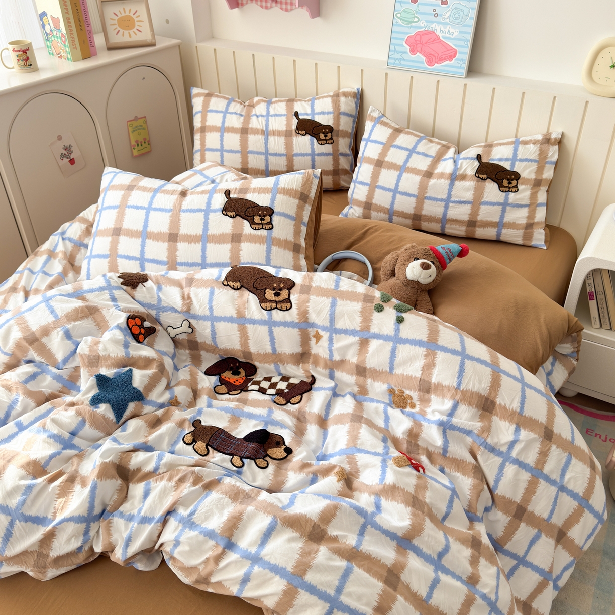 91家纺网 家纺一手货源 找家纺 欣宜家纺 2026新款云朵棉毛巾绣床上四件套卡通被套床单学生宿舍三件套 小狗汪汪