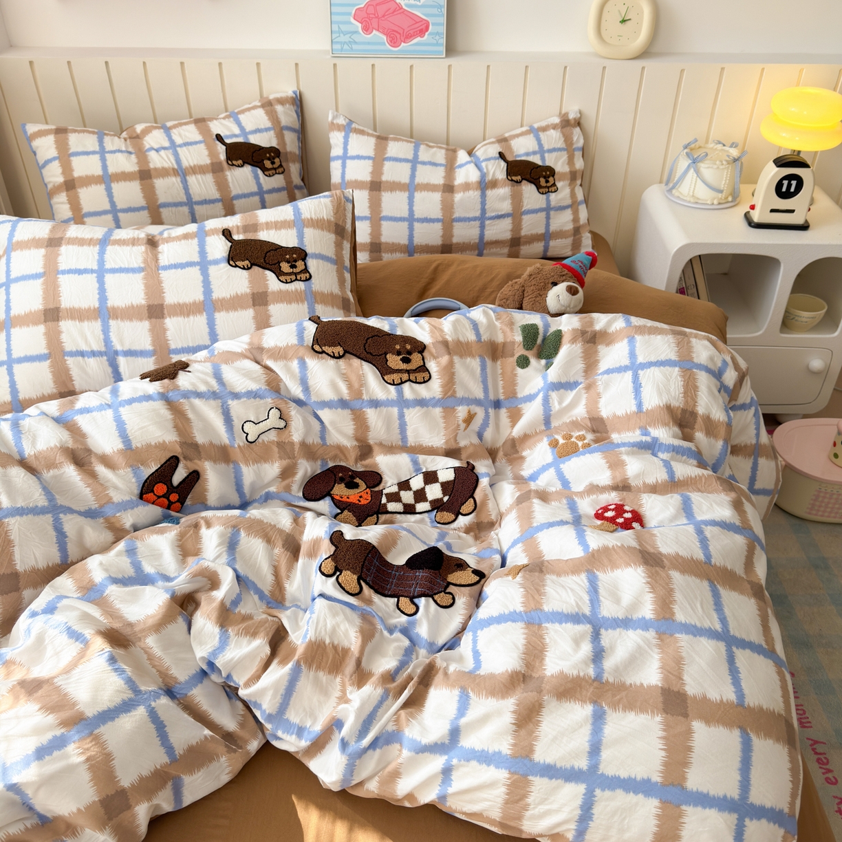 91家纺网 家纺一手货源 找家纺 欣宜家纺 2026新款云朵棉毛巾绣床上四件套卡通被套床单学生宿舍三件套 小狗汪汪