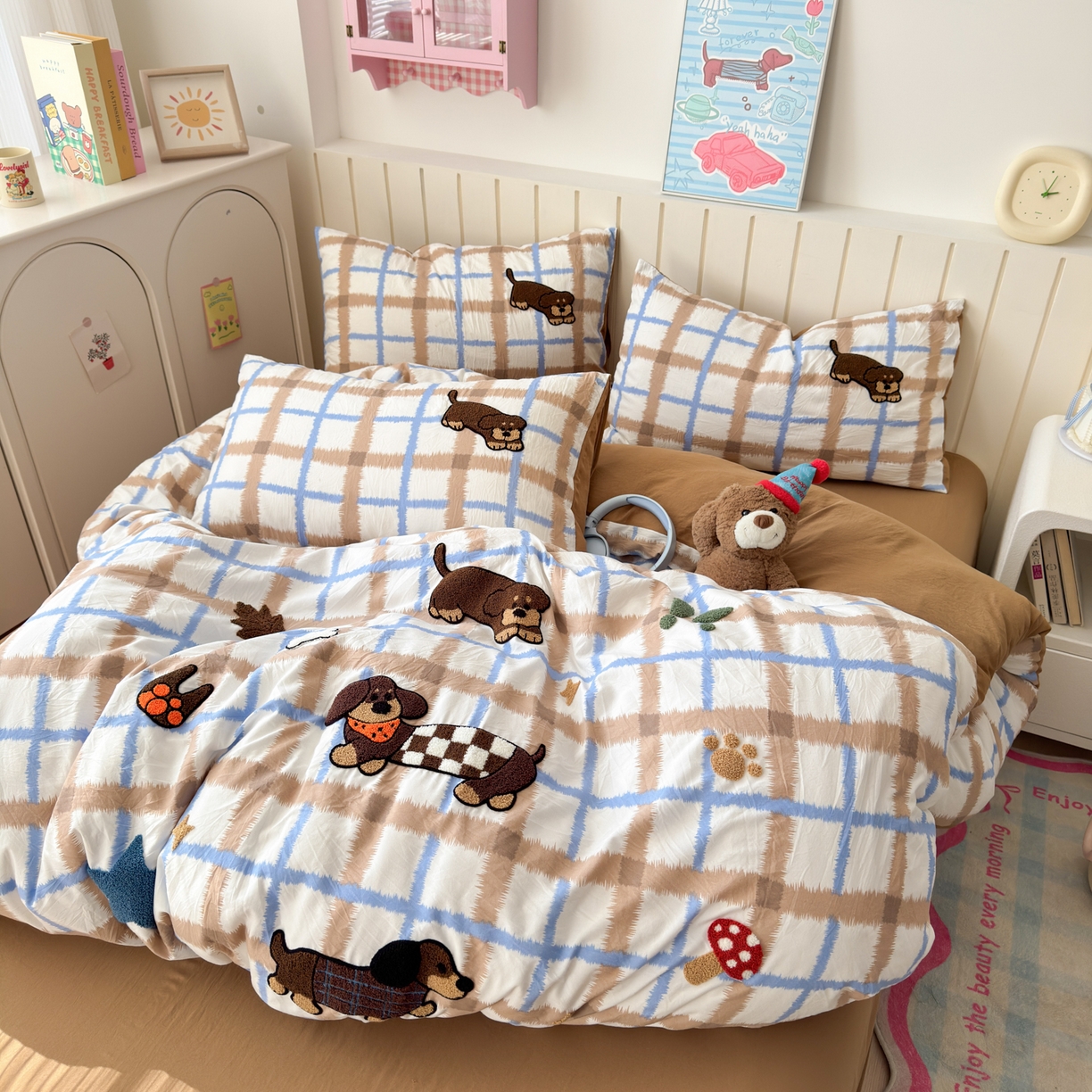 91家纺网 家纺一手货源 找家纺 欣宜家纺 2026新款云朵棉毛巾绣床上四件套卡通被套床单学生宿舍三件套 小狗汪汪