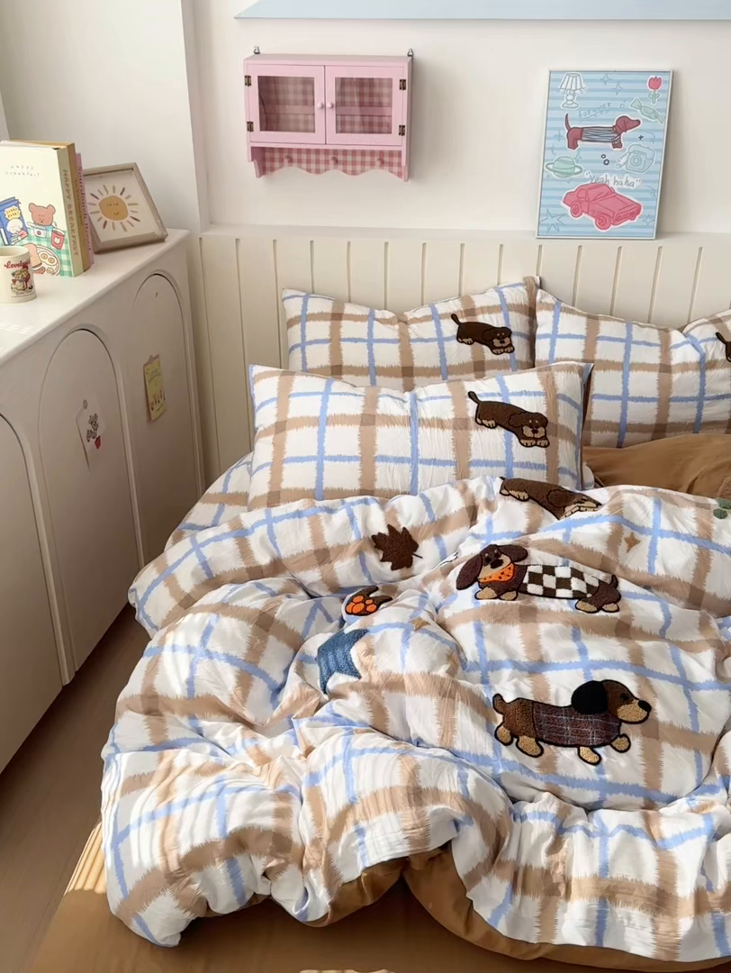 91家纺网 家纺一手货源 找家纺 欣宜家纺 2026新款云朵棉毛巾绣床上四件套卡通被套床单学生宿舍三件套 小狗汪汪