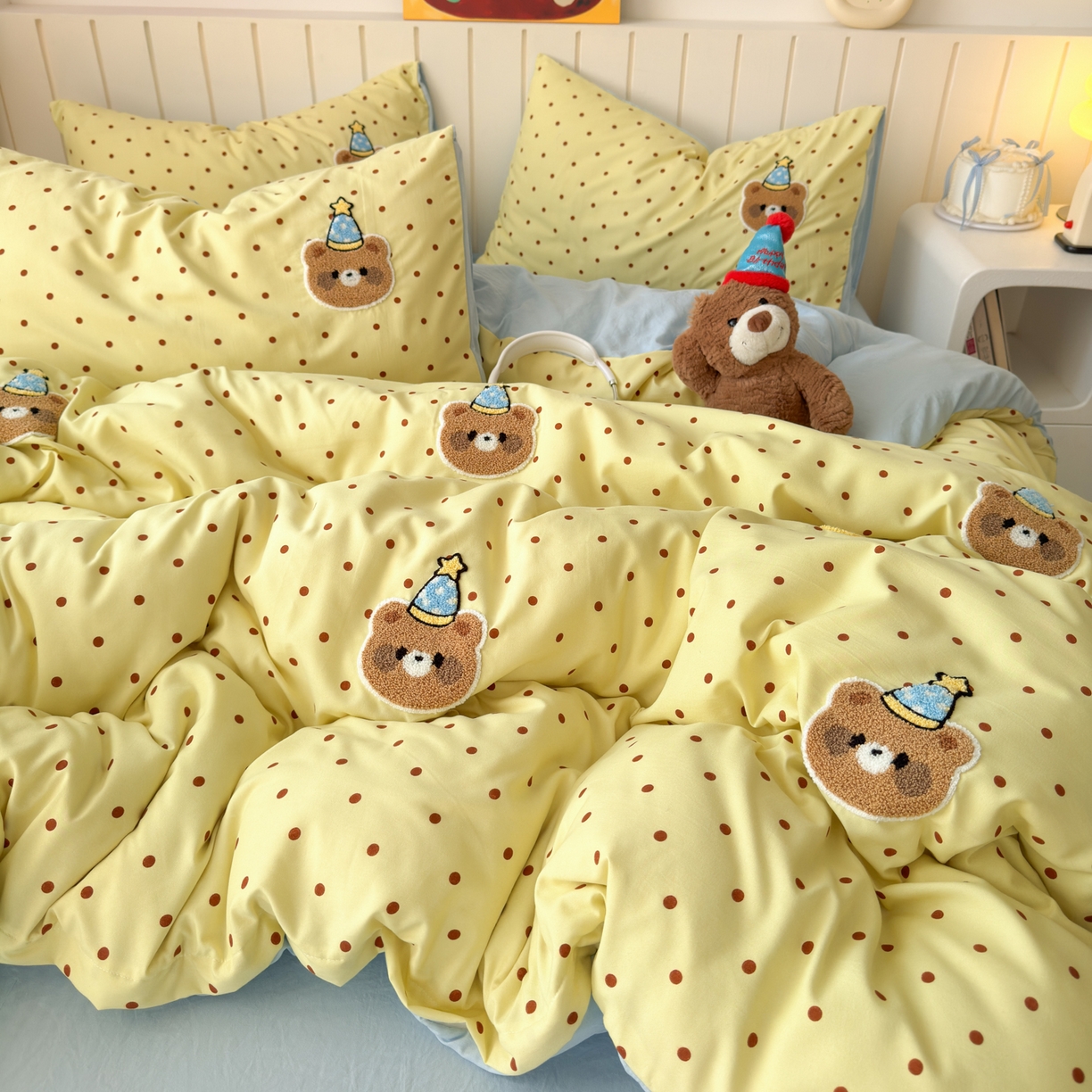 91家纺网 家纺一手货源 找家纺 欣宜家纺 2026新款云朵棉毛巾绣床上四件套卡通被套床单学生宿舍三件套 小熊派对