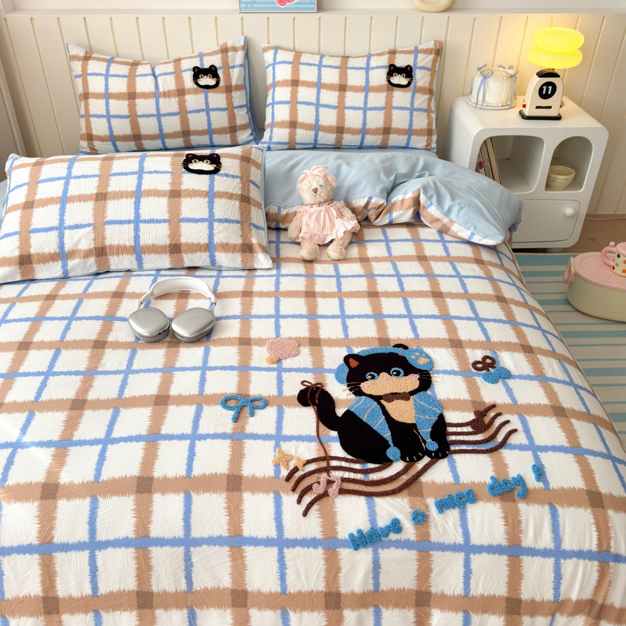 91家纺网 家纺一手货源 找家纺 欣宜家纺 2026新款云朵棉毛巾绣床上四件套卡通被套床单学生宿舍三件套 音乐小猫