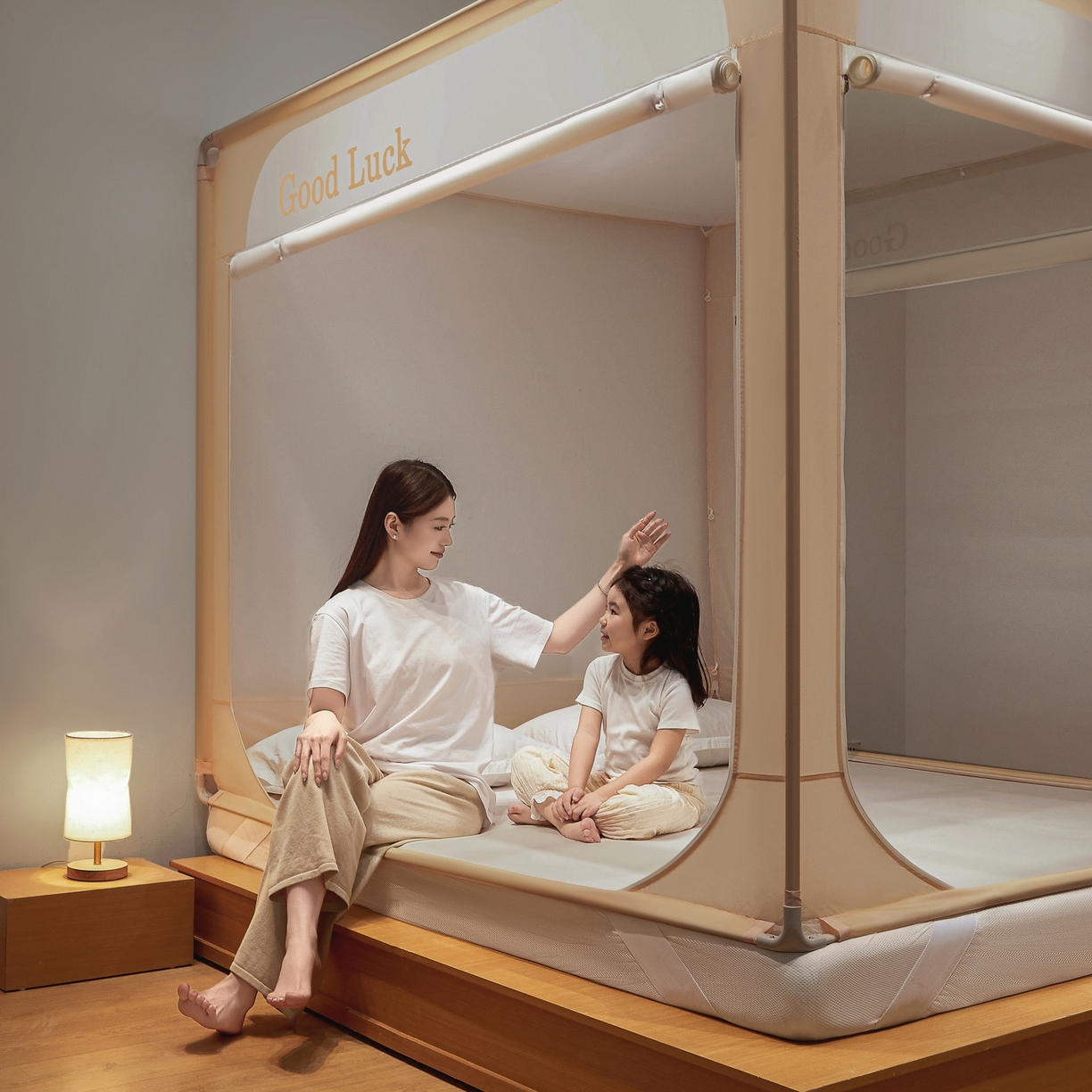 91家纺网 家纺一手货源 找家纺 （总）雪姿家纺 2026新款外穿杆三开u型门回底床笠款防摔蚊帐-星梦