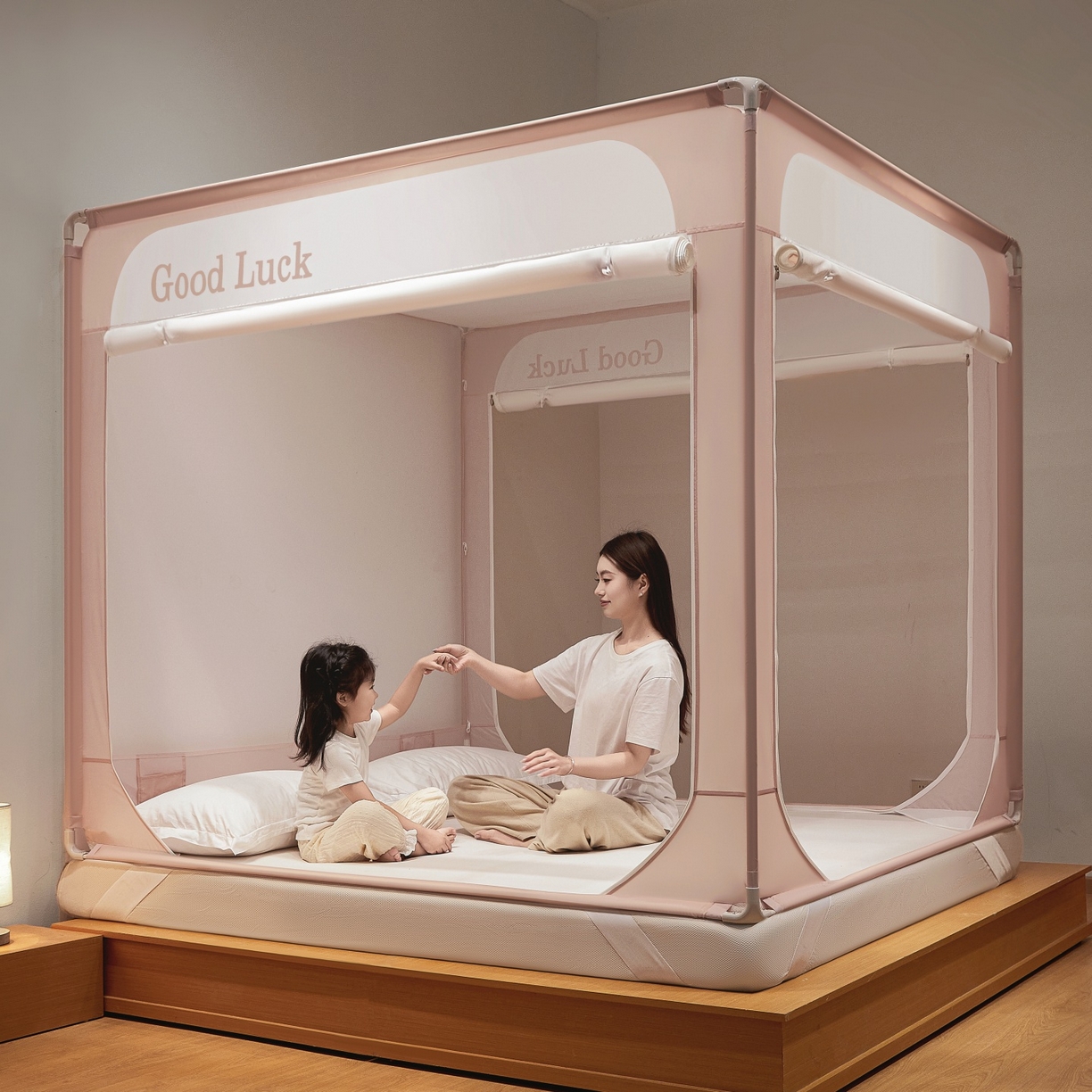 91家纺网 家纺一手货源 找家纺 （总）雪姿家纺 2026新款外穿杆三开u型门回底床笠款防摔蚊帐-星梦