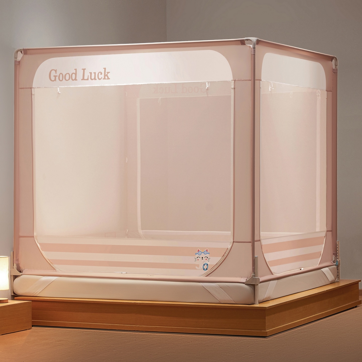 91家纺网 家纺一手货源 找家纺 雪姿家纺 2026新款外穿杆三开u型门回底床笠款防摔蚊帐-星梦 星梦-浅粉玉