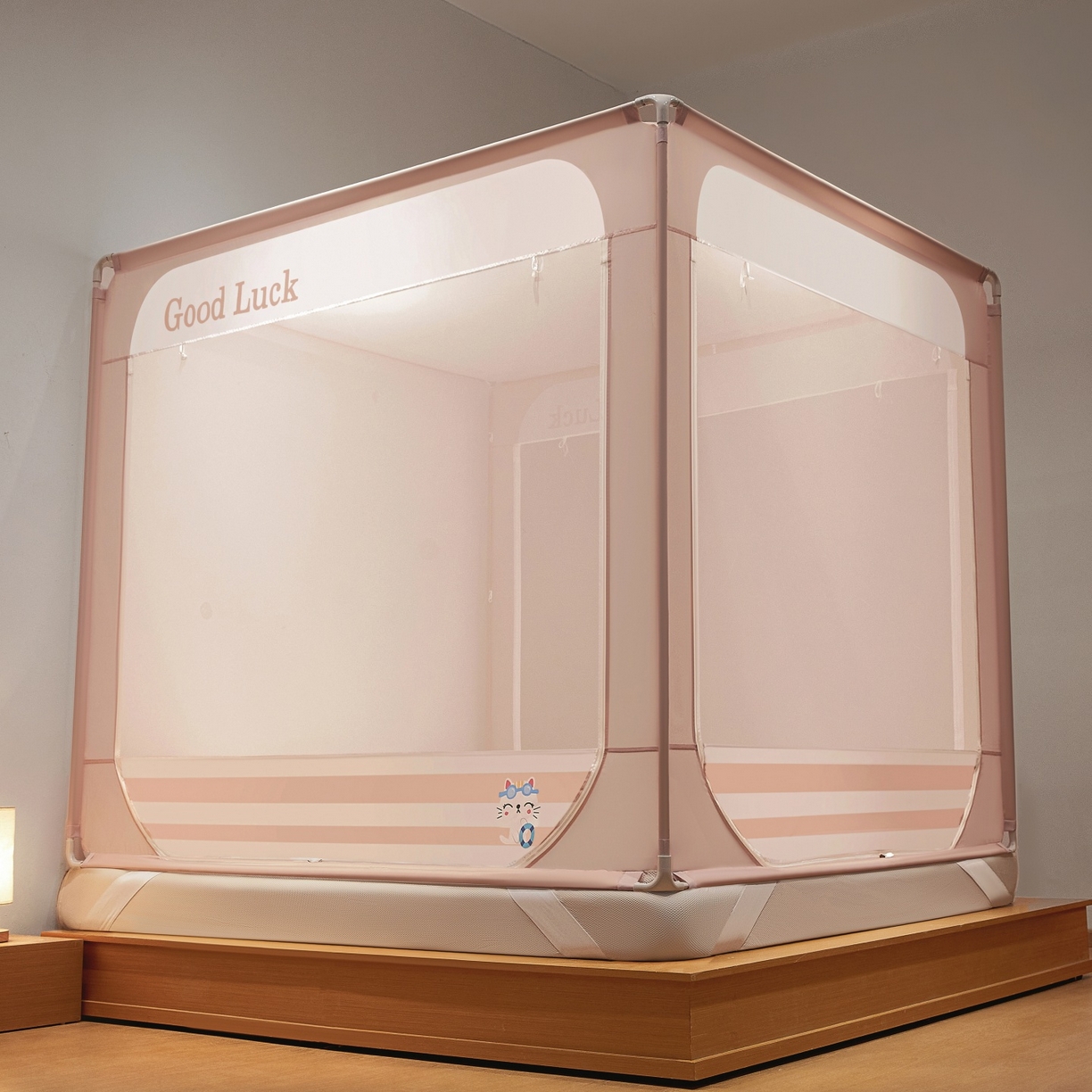 91家纺网 家纺一手货源 找家纺 雪姿家纺 2026新款外穿杆三开u型门回底床笠款防摔蚊帐-星梦 星梦-浅粉玉