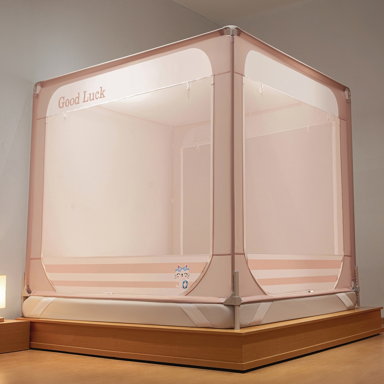 91家纺网 家纺一手货源 找家纺 雪姿家纺 2026新款外穿杆三开u型门回底床笠款防摔蚊帐-星梦 星梦-浅粉玉