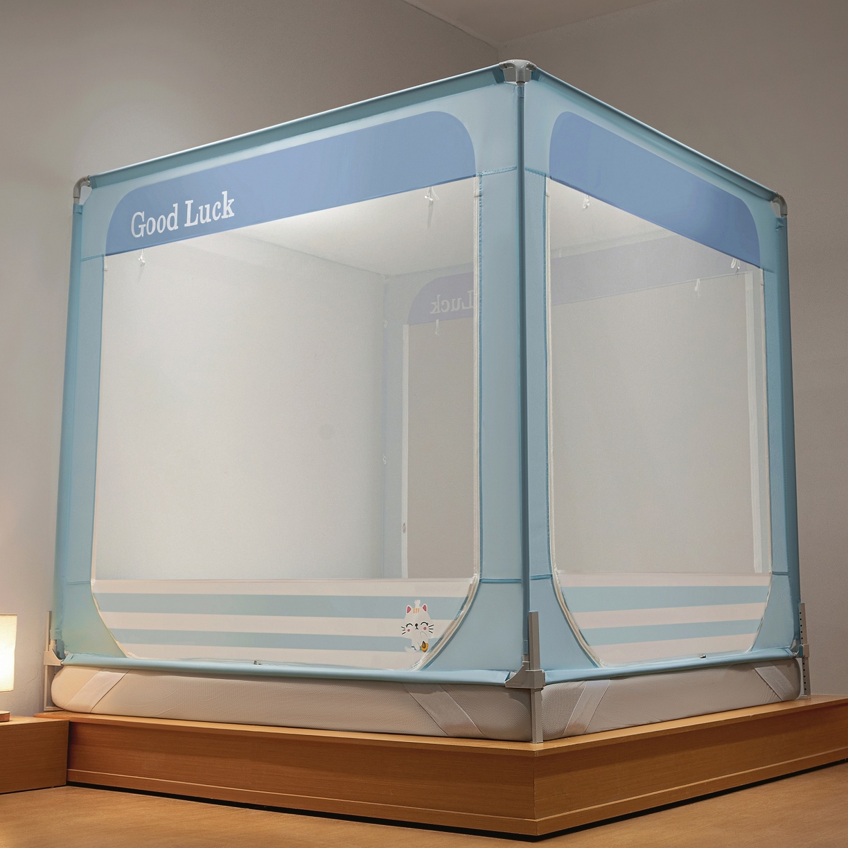 91家纺网 家纺一手货源 找家纺 雪姿家纺 2026新款外穿杆三开u型门回底床笠款防摔蚊帐-星梦 星梦-浅水蓝