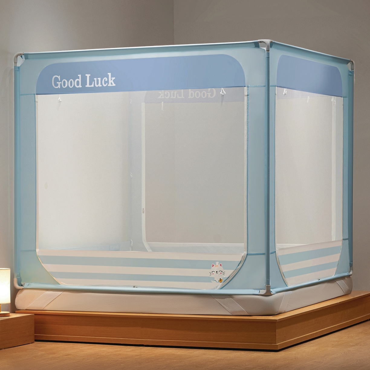 91家纺网 家纺一手货源 找家纺 雪姿家纺 2026新款外穿杆三开u型门回底床笠款防摔蚊帐-星梦 星梦-浅水蓝