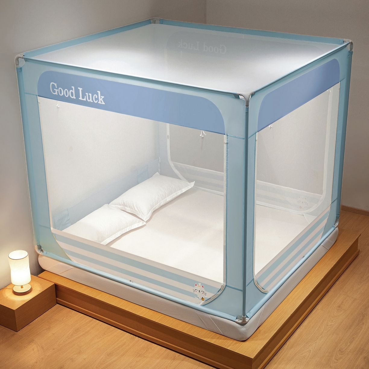 91家纺网 家纺一手货源 找家纺 雪姿家纺 2026新款外穿杆三开u型门回底床笠款防摔蚊帐-星梦 星梦-浅水蓝