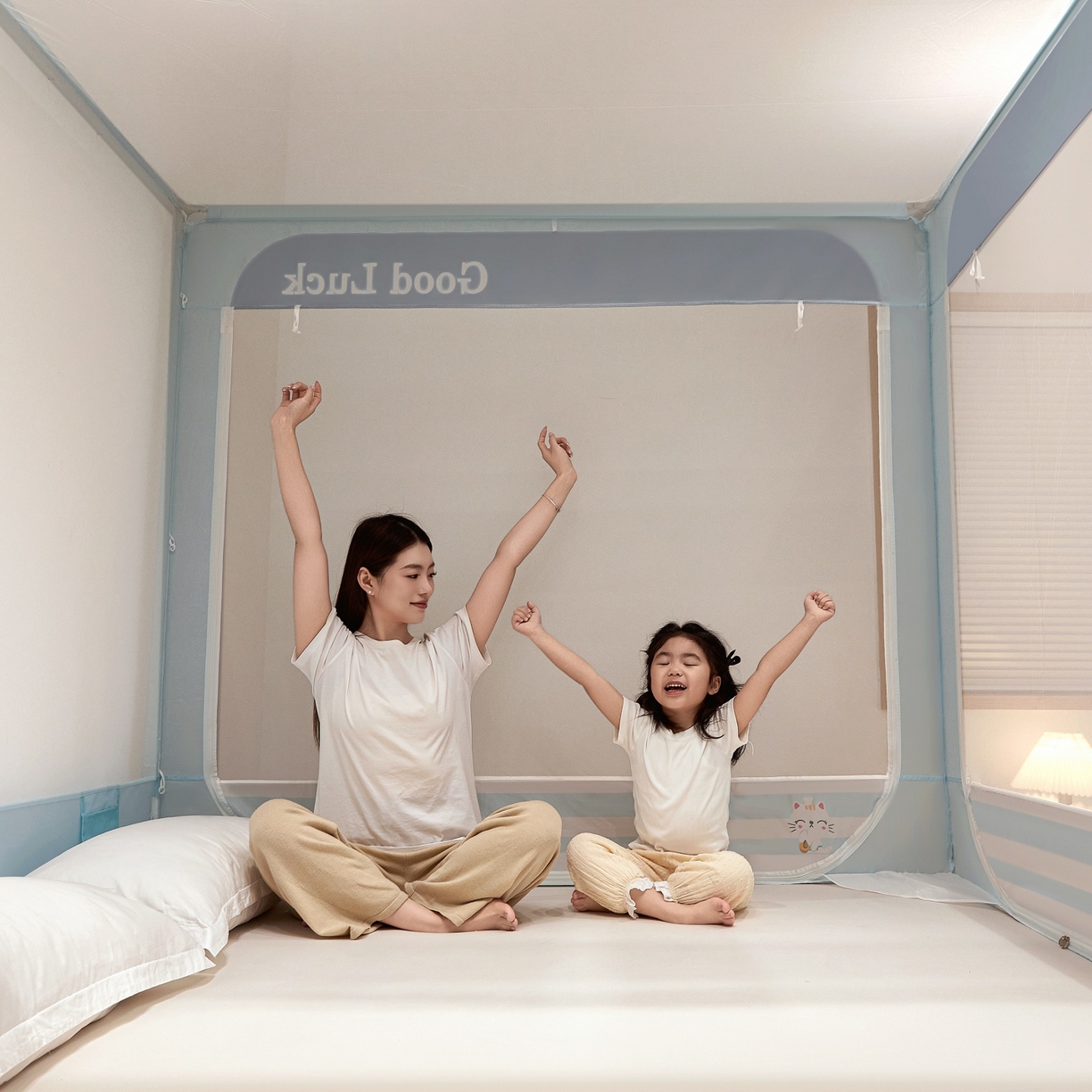 91家纺网 家纺一手货源 找家纺 雪姿家纺 2026新款外穿杆三开u型门回底床笠款防摔蚊帐-星梦 星梦-浅水蓝