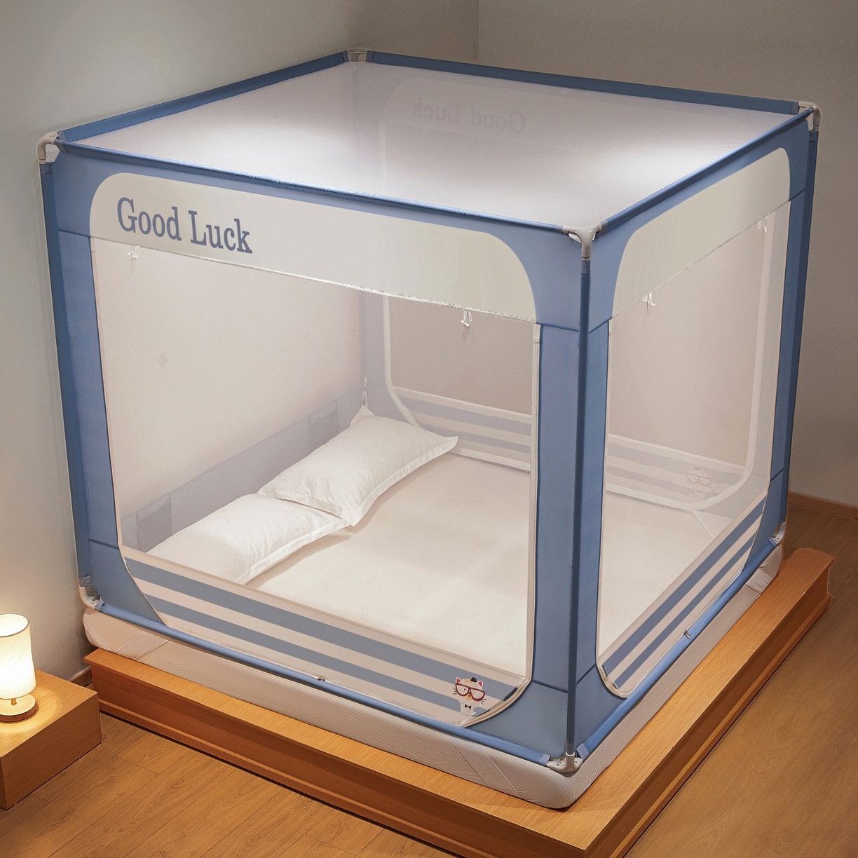 91家纺网 家纺一手货源 找家纺 雪姿家纺 2026新款外穿杆三开u型门回底床笠款防摔蚊帐-星梦 星梦-星蓝色