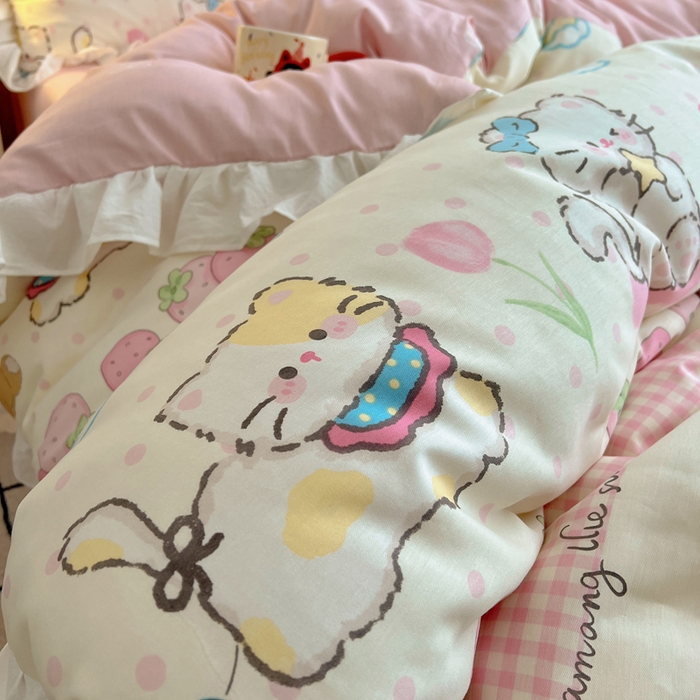 91家纺网 家纺一手货源 找家纺 六巷胡同 2026新款韩式INS减龄花边款全棉卡通四件套（会员-5元) 花边草莓小花猫