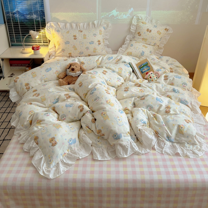 91家纺网 家纺一手货源 找家纺 六巷胡同 2026新款韩式INS减龄花边款全棉卡通四件套（会员-5元) 花边童话涂鸦狗