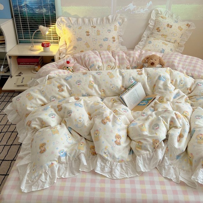 91家纺网 家纺一手货源 找家纺 六巷胡同 2026新款韩式INS减龄花边款全棉卡通四件套（会员-5元) 花边童话涂鸦狗