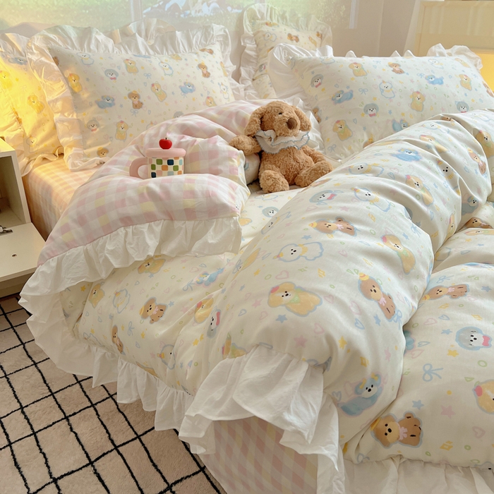 91家纺网 家纺一手货源 找家纺 六巷胡同 2026新款韩式INS减龄花边款全棉卡通四件套（会员-5元) 花边童话涂鸦狗