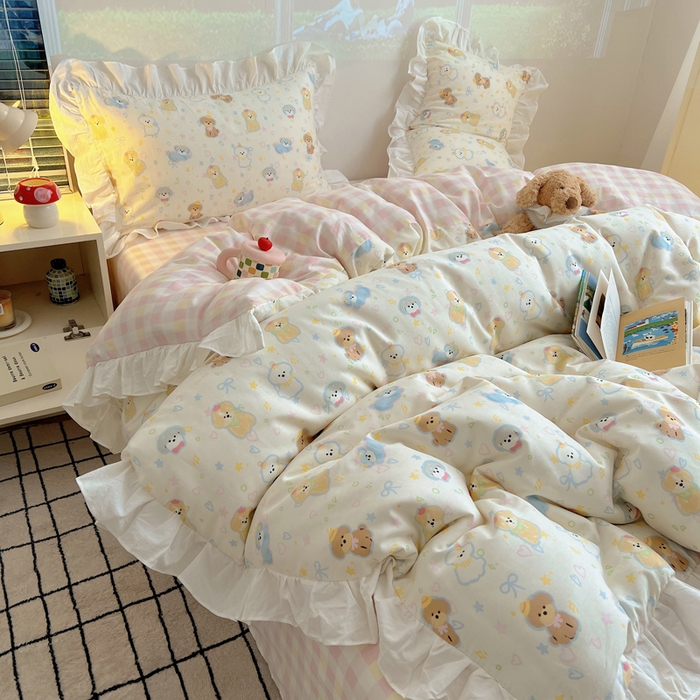 91家纺网 家纺一手货源 找家纺 六巷胡同 2026新款韩式INS减龄花边款全棉卡通四件套（会员-5元) 花边童话涂鸦狗