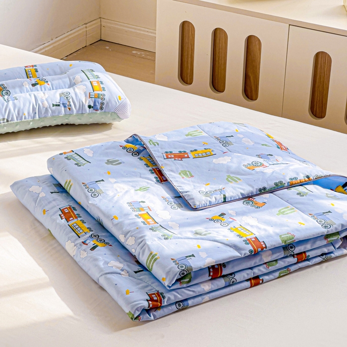 91家纺网 家纺一手货源 找家纺 十九色 2026新款宝宝幼儿园小被子儿童夏凉被夏季夏被空调被 小火车