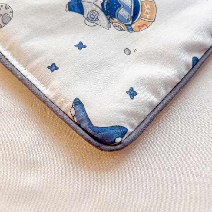 91家纺网 家纺一手货源 找家纺 十九色 2026新款宝宝幼儿园小被子儿童夏凉被夏季夏被空调被 星际旅行