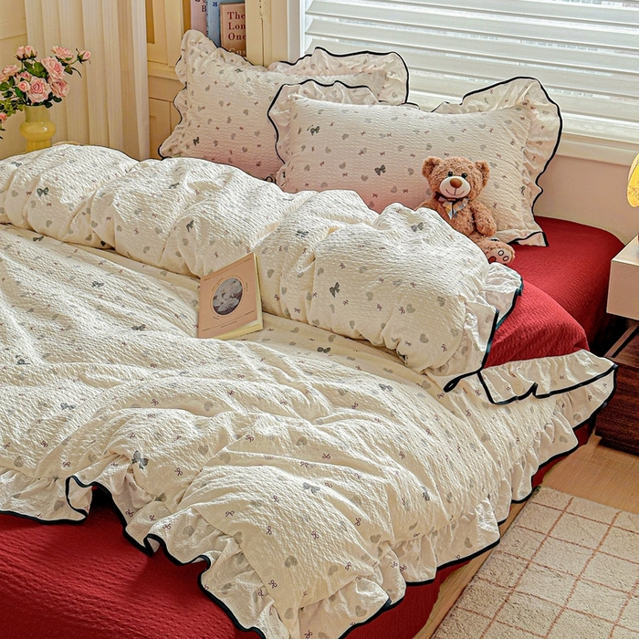 91家纺网 家纺一手货源 找家纺 芯贝儿 2026新品加厚法式泡芙棉水洗棉云感皱皱双层纱花边四件套 爱心蝴蝶结