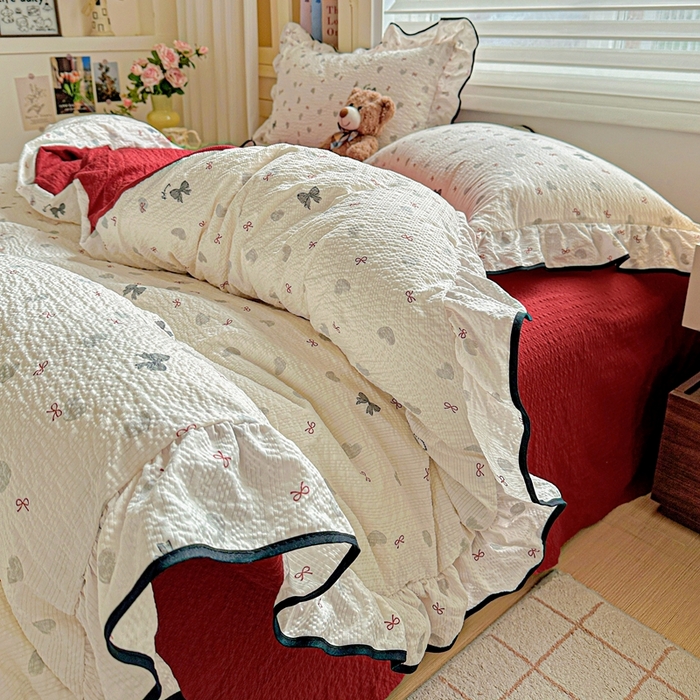 91家纺网 家纺一手货源 找家纺 芯贝儿 2026新品加厚法式泡芙棉水洗棉云感皱皱双层纱花边四件套 爱心蝴蝶结