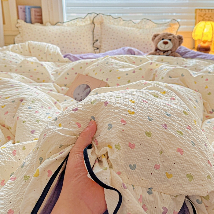 91家纺网 家纺一手货源 找家纺 芯贝儿 2026新品加厚法式泡芙棉水洗棉云感皱皱双层纱花边四件套 彩色爱心