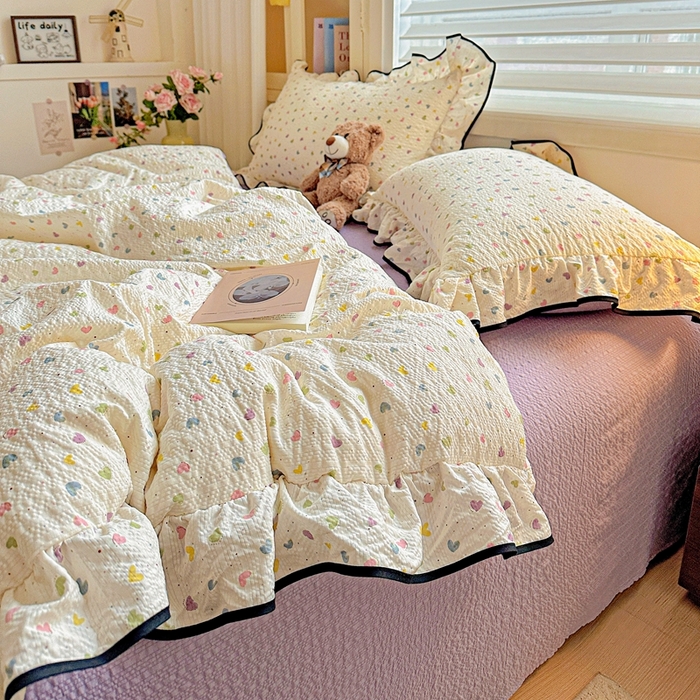 91家纺网 家纺一手货源 找家纺 芯贝儿 2026新品加厚法式泡芙棉水洗棉云感皱皱双层纱花边四件套 彩色爱心