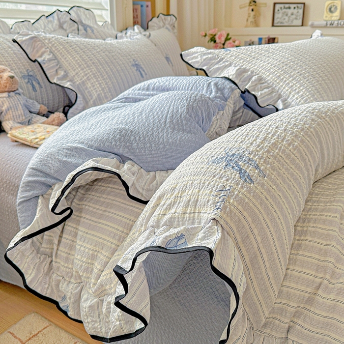 91家纺网 家纺一手货源 找家纺 芯贝儿 2026新品加厚法式泡芙棉水洗棉云感皱皱双层纱花边四件套 蝶梦