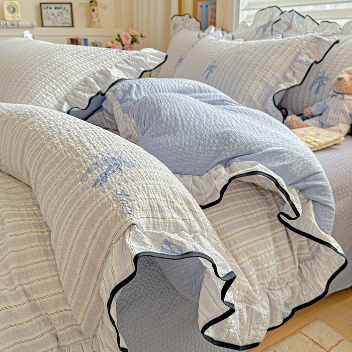 91家纺网 家纺一手货源 找家纺 芯贝儿 2026新品加厚法式泡芙棉水洗棉云感皱皱双层纱花边四件套 蝶梦