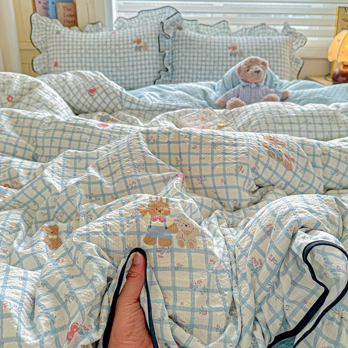 91家纺网 家纺一手货源 找家纺 芯贝儿 2026新品加厚法式泡芙棉水洗棉云感皱皱双层纱花边四件套 快乐小熊