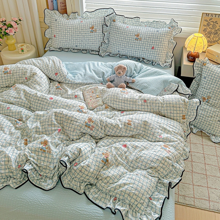 91家纺网 家纺一手货源 找家纺 芯贝儿 2026新品加厚法式泡芙棉水洗棉云感皱皱双层纱花边四件套 快乐小熊