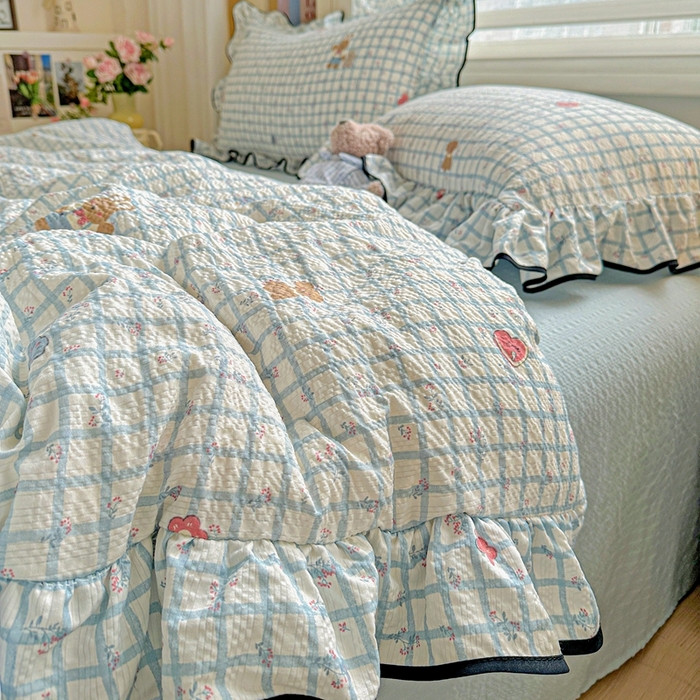 91家纺网 家纺一手货源 找家纺 芯贝儿 2026新品加厚法式泡芙棉水洗棉云感皱皱双层纱花边四件套 快乐小熊