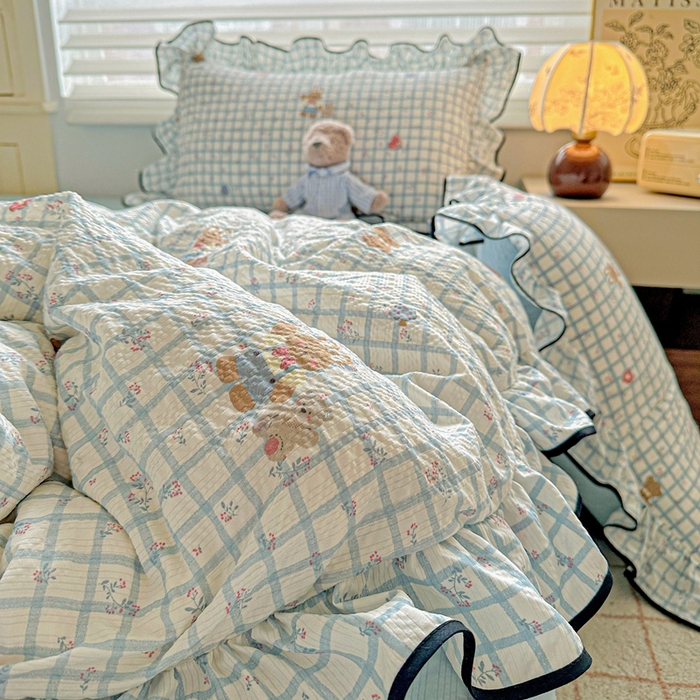 91家纺网 家纺一手货源 找家纺 芯贝儿 2026新品加厚法式泡芙棉水洗棉云感皱皱双层纱花边四件套 快乐小熊