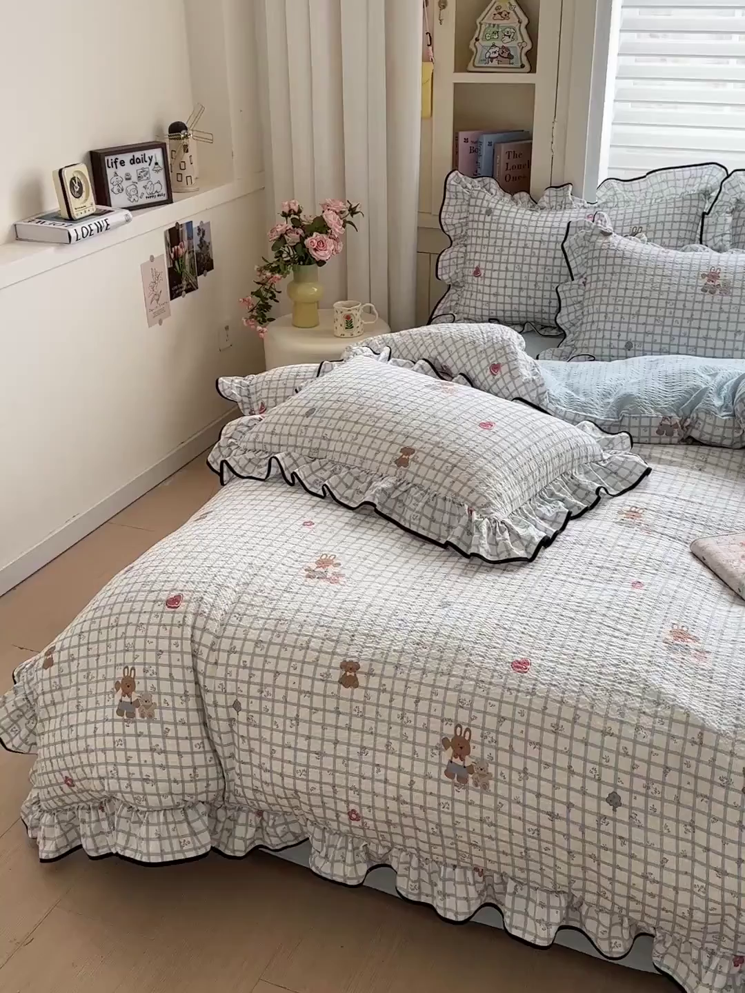 91家纺网 家纺一手货源 找家纺 芯贝儿 2026新品加厚法式泡芙棉水洗棉云感皱皱双层纱花边四件套 快乐小熊