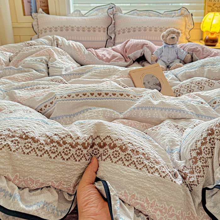 91家纺网 家纺一手货源 找家纺 芯贝儿 2026新品加厚法式泡芙棉水洗棉云感皱皱双层纱花边四件套 蓝调