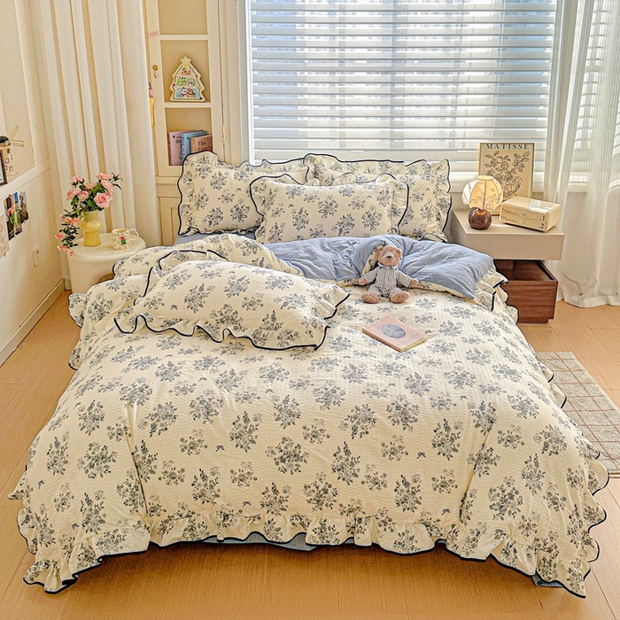 91家纺网 家纺一手货源 找家纺 芯贝儿 2026新品加厚法式泡芙棉水洗棉云感皱皱双层纱花边四件套 青花