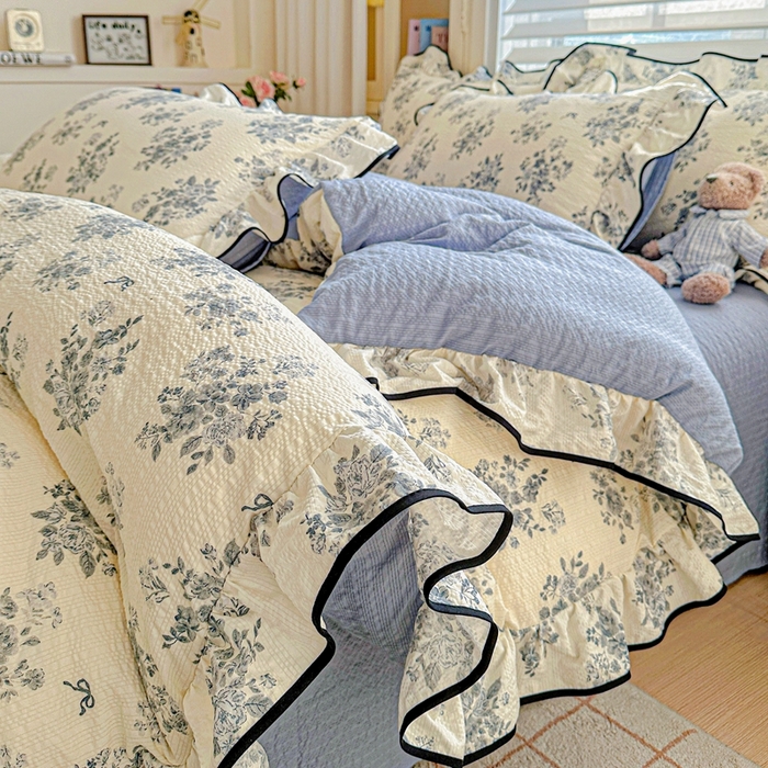 91家纺网 家纺一手货源 找家纺 芯贝儿 2026新品加厚法式泡芙棉水洗棉云感皱皱双层纱花边四件套 青花