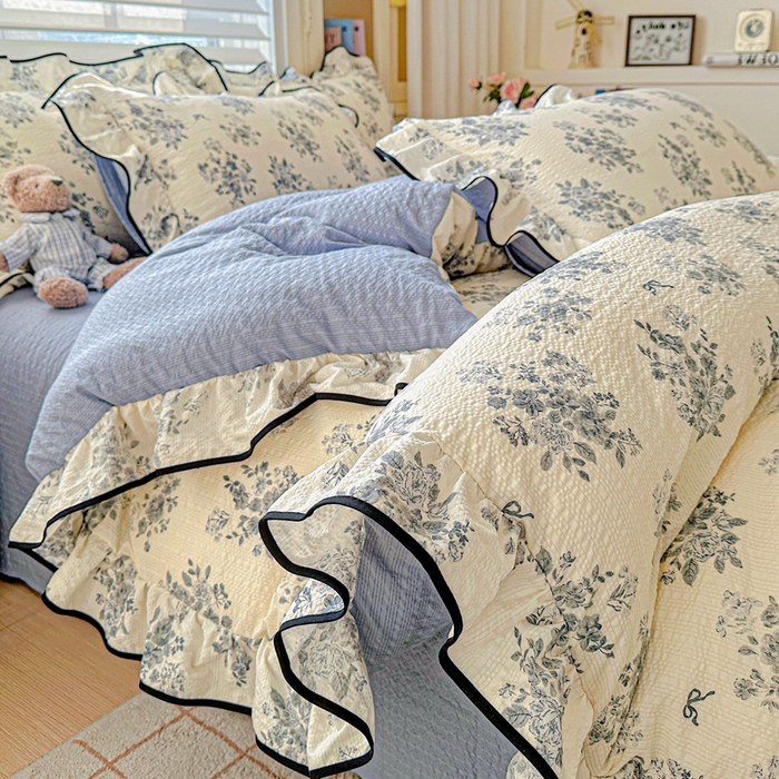 91家纺网 家纺一手货源 找家纺 芯贝儿 2026新品加厚法式泡芙棉水洗棉云感皱皱双层纱花边四件套 青花