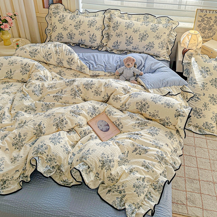 91家纺网 家纺一手货源 找家纺 芯贝儿 2026新品加厚法式泡芙棉水洗棉云感皱皱双层纱花边四件套 青花