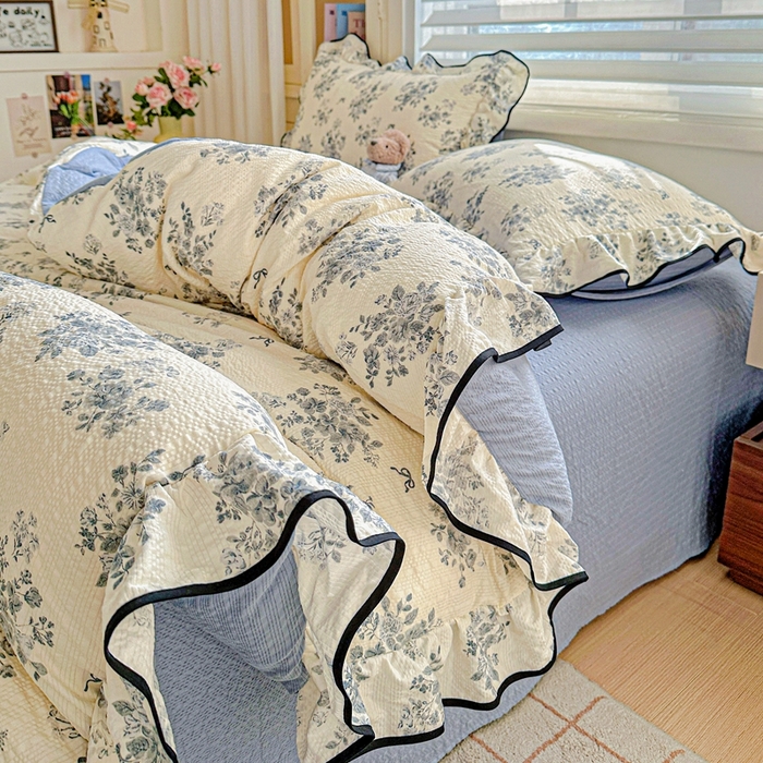 91家纺网 家纺一手货源 找家纺 芯贝儿 2026新品加厚法式泡芙棉水洗棉云感皱皱双层纱花边四件套 青花