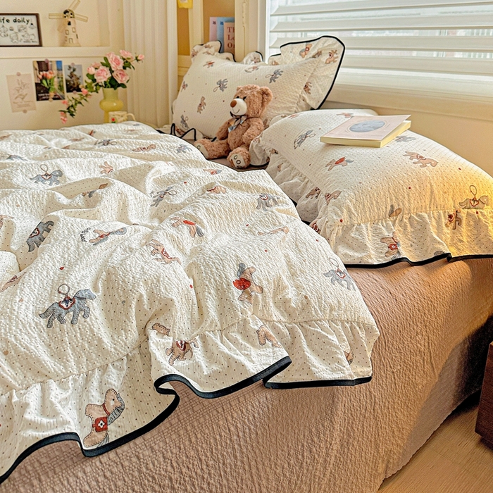 91家纺网 家纺一手货源 找家纺 芯贝儿 2026新品加厚法式泡芙棉水洗棉云感皱皱双层纱花边四件套 小飞马