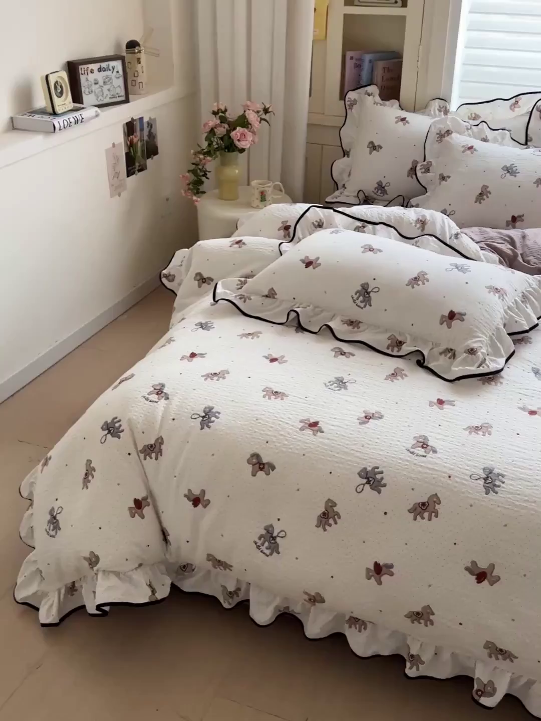 91家纺网 家纺一手货源 找家纺 芯贝儿 2026新品加厚法式泡芙棉水洗棉云感皱皱双层纱花边四件套 小飞马