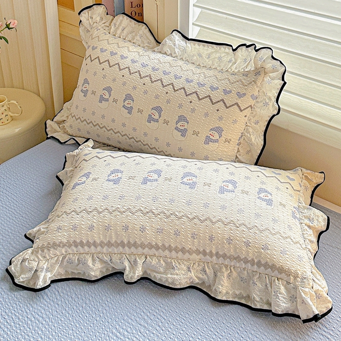 91家纺网 家纺一手货源 找家纺 芯贝儿 2026新品加厚法式泡芙棉水洗棉云感皱皱双层纱花边四件套 小雪人