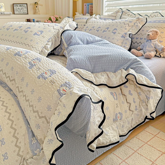 91家纺网 家纺一手货源 找家纺 芯贝儿 2026新品加厚法式泡芙棉水洗棉云感皱皱双层纱花边四件套 小雪人