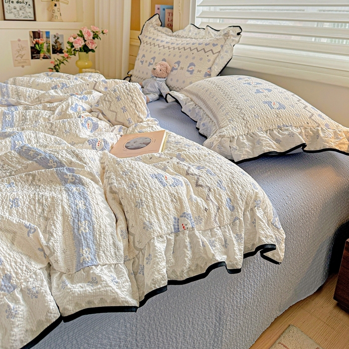 91家纺网 家纺一手货源 找家纺 芯贝儿 2026新品加厚法式泡芙棉水洗棉云感皱皱双层纱花边四件套 小雪人