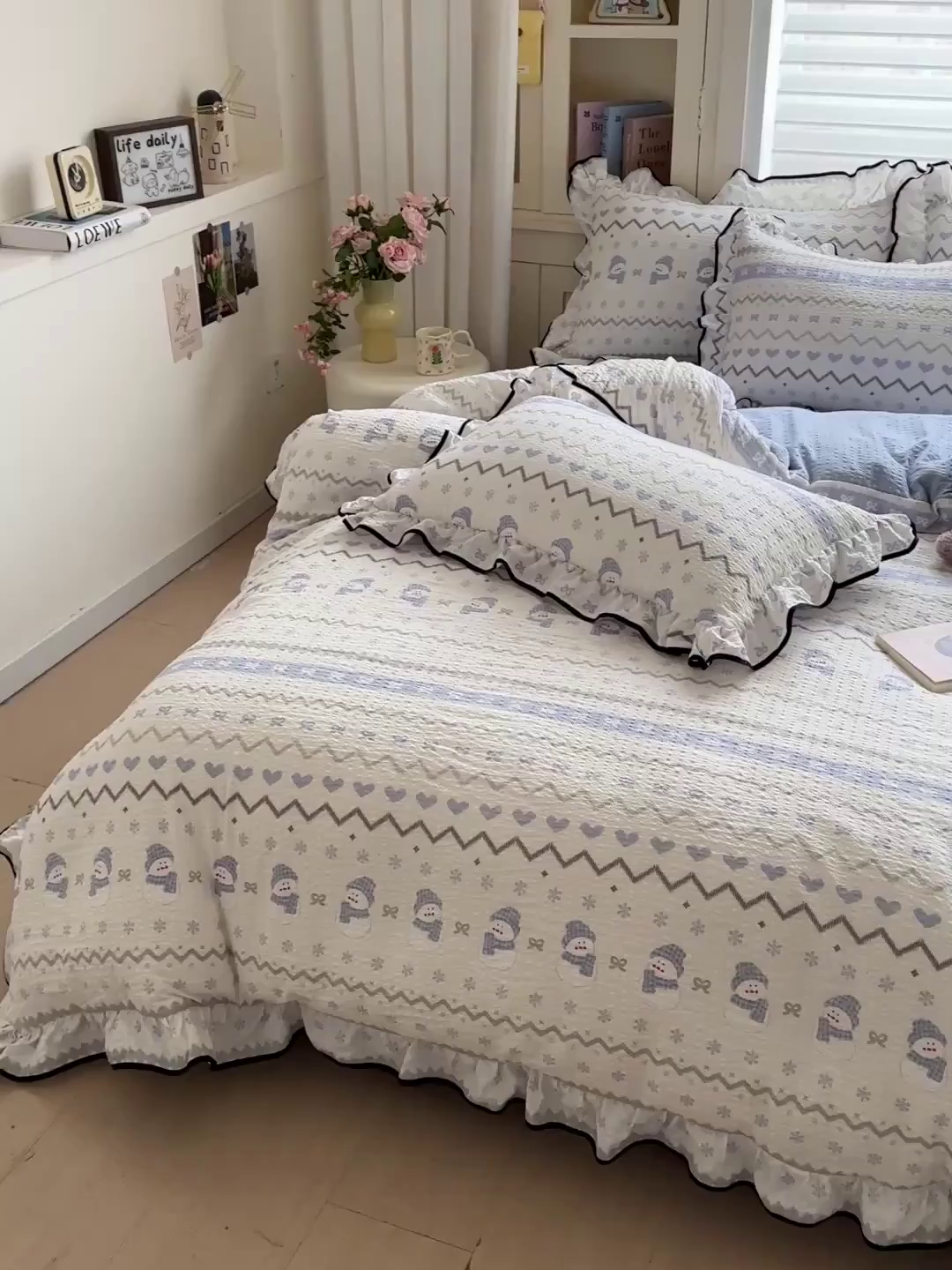 91家纺网 家纺一手货源 找家纺 芯贝儿 2026新品加厚法式泡芙棉水洗棉云感皱皱双层纱花边四件套 小雪人