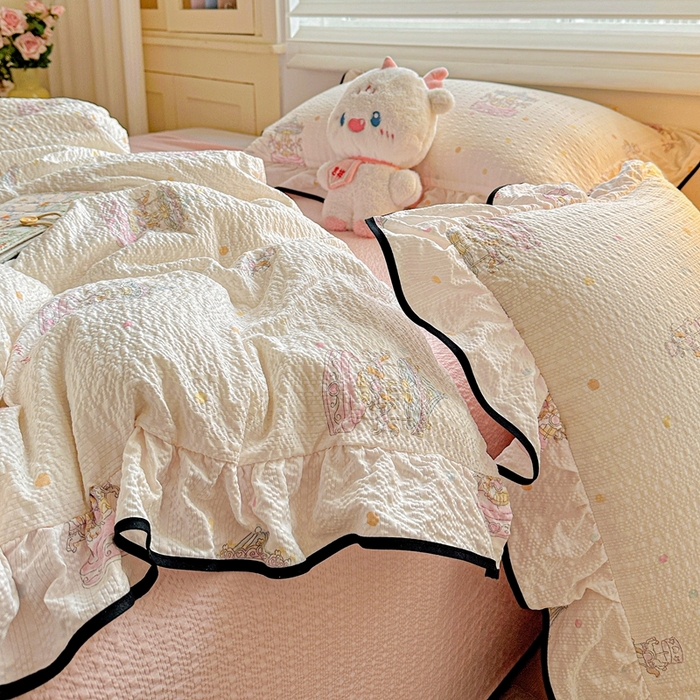 91家纺网 家纺一手货源 找家纺 芯贝儿 2026新品加厚法式泡芙棉水洗棉云感皱皱双层纱花边四件套 旋转木马